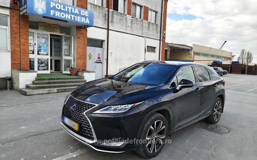 Constanţa: Autoturism de lux, în valoare de 50.000 de euro, căutat de autorităţile din Lituania, descoperit de poliţiştii de frontieră / Documentele şi seria de şasiu, falsificate / Maşina urma să fie exportată în Georgia - FOTO
