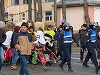 Tradiţionala bătaie cu ciomegele de la Ruginoasa, judeţul Iaşi: Jandarmii au folosit gaze lacrimogene pentru a opri confruntarea între cele două tabere - FOTO
