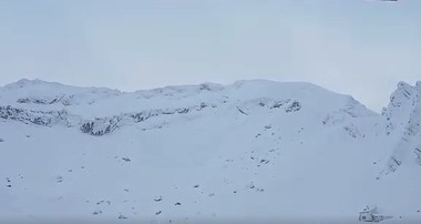 Risc mare de producere a avalanşelor în Munţii Făgăraş, Bucegi şi Ţarcu-Godeanu, până miercuri seară / Strat de zăpadă de 154 de centimetri la Vârfu Omu şi 88 de centimetri la Bâlea Lac