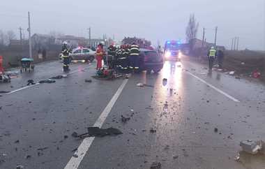 Neamţ: Un bărbat a murit şi alte cinci persoane, între care doi copii, au fost transportate la spital după ce două autoturisme s-au ciocnit, pe E 85 - FOTO
