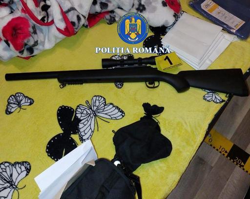 Vâlcea: Arme supuse autorizării şi mii de proiectile din metal şi plastic, găsite la locuinţa unui bărbat din comuna Mădulari - FOTO