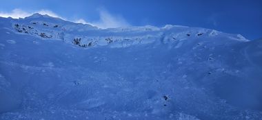 Avalanşă de mari dimensiuni la Bâlea Lac, una dintre cele mai mari din ultimii cinci ani / În zona înaltă s-au format plăci de vânt de dimensiuni semnificative / Recomandările Salvamont - FOTO