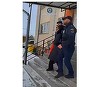 Tânără reţinută pentru înşelăciune, după ce a comandat haine online, a refuzat că le plătească, pe motiv că nu i se potrivesc, dar a refuzat şi să le restituie - FOTO, VIDEO
