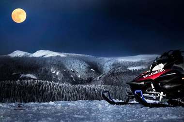 Salvamontiştii, acţiune de căutare a trei copii rătăciti în zona împădurită din dreapta pârtiei de schi din comuna Voineasa