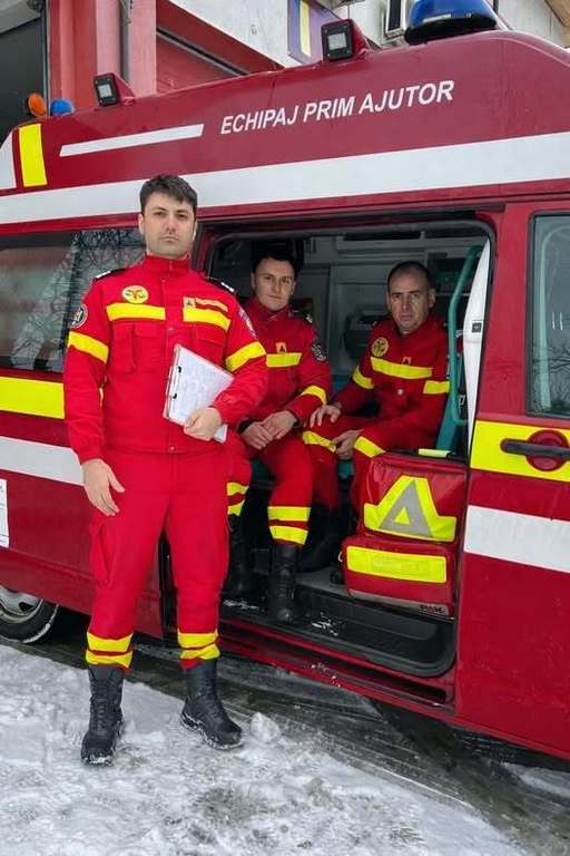 Giurgiu: O femeie a născut într-o ambulanţă SMURD. Mama şi bebeluşul, un băieţel, au fost duşi în siguranţă la spital
