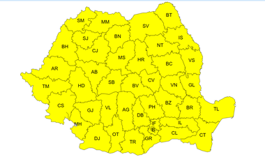 Vreme deosebit de rece până miercuri / Cod galben de ger, în noaptea de luni spre marţi, în toată ţara / Va continua să ningă, fiind aşteptat strat nou de zăpadă de până la 10 centimetri / De marţi seară, se aşteaptă polei