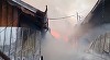 Prahova: Incendiu puternic la o locuinţă din satul Homorâciu / Focul s-a extins rapid, pe 400 de metri pătraţi, în gospodărie fiind depozitat mult lemn

