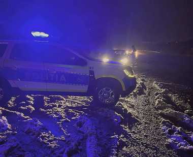 Ploieşti: Nouă şoferi, amendaţi pentru drifturi pe zăpadă sau polei. Un parc din Ploieşti, zona preferată de tineri pentru astfel de manevre interzise