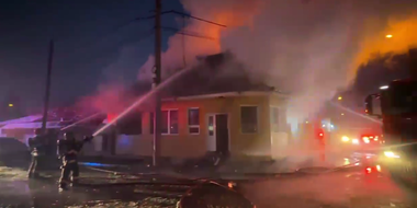 Incendiu la o casă din Sectorul 5 al Capitalei – Două persoane cu arsuri, transportate la spital