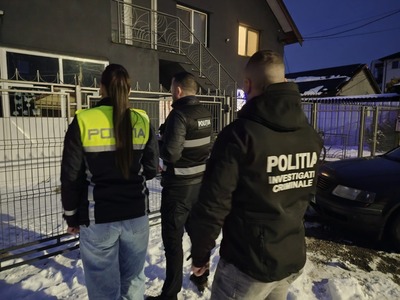 Percheziţii în judeţele Constanţa şi Buzău, după ce mai multe persoane au obţinut credite bancare cu documente falsificate care arătau că sunt pensionari militari / Prejudiciul de aproape 1,5 milioane de lei