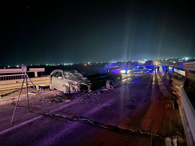Galaţi: Opt persoane, rănite într-un accident produs pe DN 25, după ce un autoturism a intrat pe contrasens şi s-a ciocnit cu o altă maşină/ Şoferul primului autoturism era băut