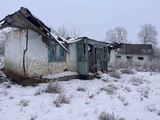 Sindicatul Europol publică fotografii de la adrese la care se presupune că ar locui persoanele din Moldova, Ucraina şi Rusia care au cerut documente româneşti în baza unor acte false – Sunt imobile dărăpănate, fără geamuri şi acoperişuri, între buruieni

