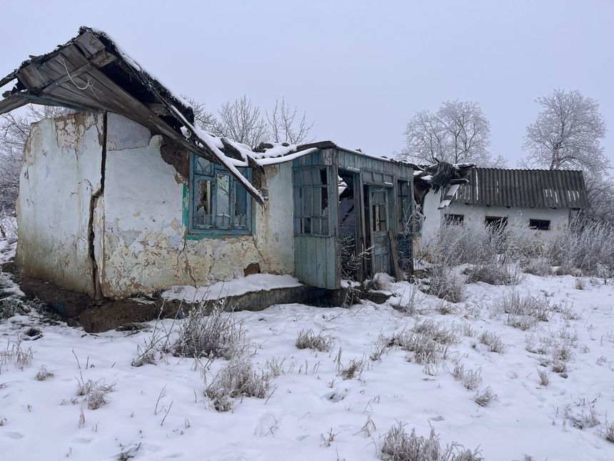 Sindicatul Europol publică fotografii de la adrese la care se presupune că ar locui persoanele din Moldova, Ucraina şi Rusia care au cerut documente româneşti în baza unor acte false – Sunt imobile dărăpănate, fără geamuri şi acoperişuri, între buruieni

