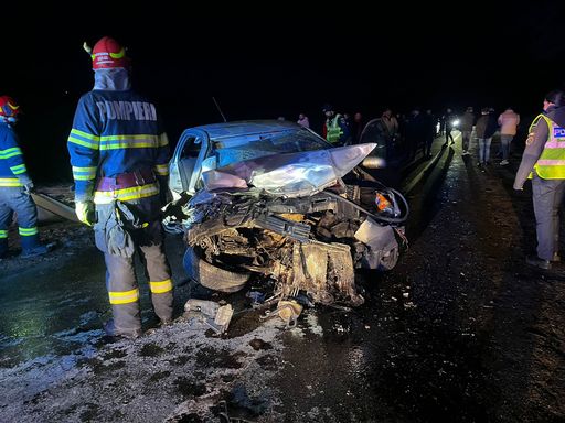 UPDATE - Plan Roşu de Intervenţie, după un accident rutier produs în judeţul Sibiu / 7 persoane, implicate  / O femeie a murit, cinci victime au fost transportate la spital, iar o alta a refuzat transportul / Precizările poliţiştilor - FOTO