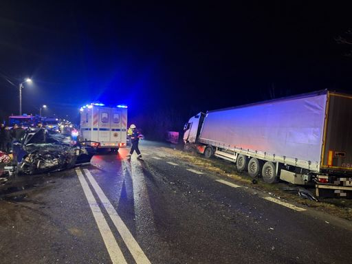 Vâlcea - O persoană a murit şi alte patru au fost rănite în urma unui accident produs pe DN7, în Călimăneşti - FOTO