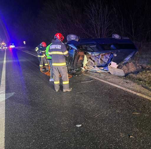 UPDATE - Buzău: Un mort şi şase răniţi, după ce o maşină şi o autoutilitară s-au ciocnit / Victimele au vârste cuprinse între 19 şi 49 de ani / Cum s-a produs accidentul / Care este starea victimelor - FOTO