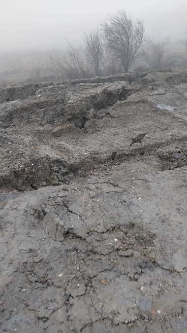 Buzău: Alunecare de teren pe un drum judeţean aflat la finalul reabilitării / Nu este exclusă o problemă de proiectare