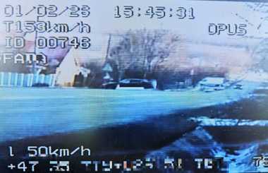 Botoşani: Un şofer a fost înregistrat de aparatul radar în timp ce circula cu 153 km/h pe un sector de drum unde limita de viteză este de 50 km/h / El a rămas fără permis pentru patru luni - FOTO