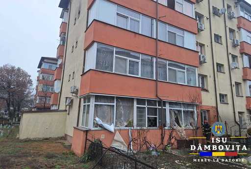 Dâmboviţa: Explozie într-un apartament situat la parterul unui bloc din Titu/ 17 persoane au ieşit din clădire sau au fost evacuate