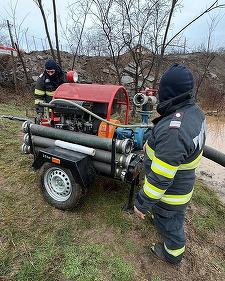 Pompierii au intervenit în 13 localităţi din 6 judeţe pentru a îndepărta apa din case, gospodării şi curţi / Nu s-au înregistrat victime