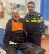 Intervenţie la limită a doi poliţişti pentru salvarea unui bărbat cunoscut cu afecţiuni psihice care s-a aruncat într-o fântână, sub privirile îngrozite ale unor trecători/ Bărbatul nu a fost rănit, fiind dus la spital pentru examen de specialitate