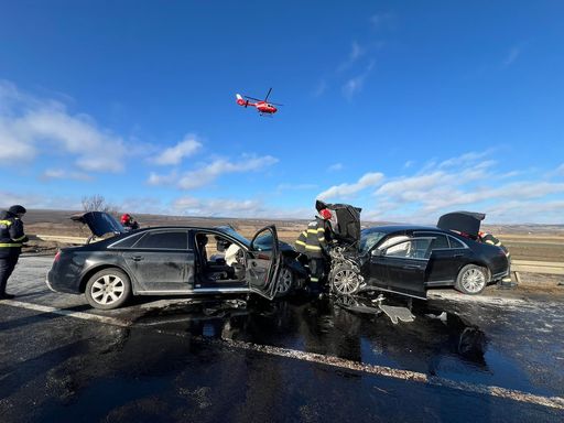 Grav accident rutier în judeţul Iaşi – Un bărbat de 45 de ani a murit, iar două persoane au fost rănite, una dintre ele fiind o femeie însărcinată/ Aceasta a murit la spital

