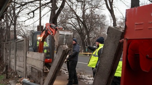 Poliţiştii fac cercetări, după ce persoane necunoscute au furat mai multe bunuri din baza de canotaj din Timişoara / Recent, Primăria Timişoara a demolat gardul pentru a reda spaţiul comunităţii

