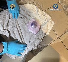Cocaină adusă din Spania pentru cluburile din Bucureşti, indisponibilizată / Patru persoane, prinse în flagrant