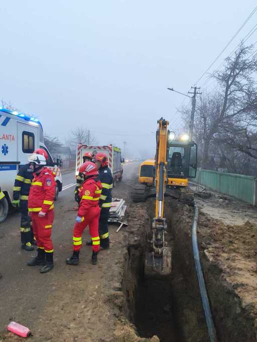 UPDATE - Suceava: Muncitor de 35 de ani, în stare gravă după ce a fost surprins de un mal de pământ / Va fi transportat la spital