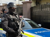Poliţia Capitalei, mesaj cu tâlc de Ziua Îndrăgostiţilor: Jumătatea ta are obiceiul să dispară exact când nu trebuie? / Îi oferim. Apariţie surpriză a băieţilor în uniformă, escortă cu girofar, un loc sigur pentru următorii 2-5 ani 