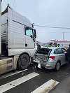 UPDATE - Copil de 11 ani, rănit într-un accident rutier în judeţul Neamţ / Au fost implicate un autotren în care se afla doar conducătorul auto şi un autoturism în care se aflau trei persoane / Cum s-a produs evenimentul 