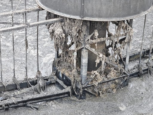 Staţia de epurare din Braşov, blocată de şerveţele umede / Apelul companiei de apă - FOTO