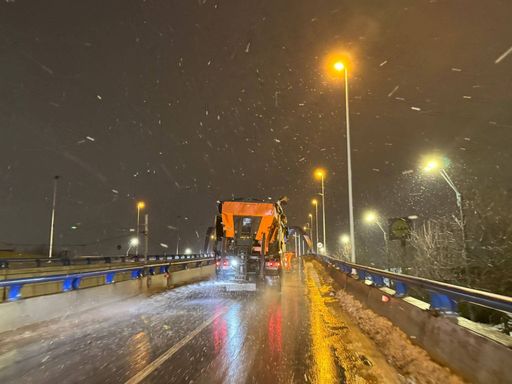 Primăria Capitalei anunţă că monitorizează situaţia intervenţiilor pentru deszăpezire / Ce efective au fost anunţate de primăriile de sector - FOTO
