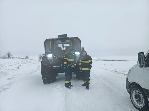 COD GALBEN DE VISCOL - Intervenţii IGSU în 16 localităţi din 7 judeţe şi în Bucureşti-46 de maşini şi 75 persoane, blocate /Ambulanţe blocate în zăpadă / Peste 1.200 de consumatori din 5 judeţe, fără energie electrică /2 sectoare de drum naţional, închise