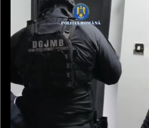 UPDATE - Nouă persoane, manageri şi angajaţi ai unor saloane de masaj erotic din zona centrală a Capitalei, cercetate pentru proxenetism / Opt persoane, reţinute/ Printre reţinuţi, văduva lui Gabriel Cotabiţă / Lider al grupării, o femeie de 80 de ani