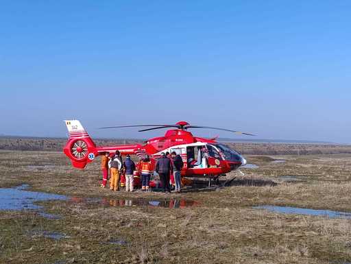 Olt: Misiune dificilă pentru salvarea unui bărbat rănit într-un accident cu ATV-ul/ Evenimentul a  avut loc într-o zonă greu accesibilă şi cu teren mlăştinos/ A fost nevoie de intervenţia elicopterului SMURD