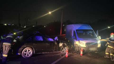 Argeş - Circulaţie oprită pe DN73 Piteşti - Braşov, în urma unui accident în care au fost implicate trei maşini / O persoană a fost rănită