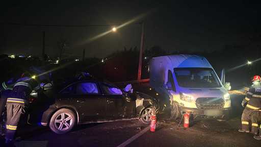 Argeş - Circulaţie oprită pe DN73 Piteşti - Braşov, în urma unui accident în care au fost implicate trei maşini / O persoană a fost rănită