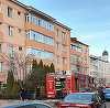 Neamţ: O femeie a murit în urma unui incendiu izbucnit în apartamentul său/ O altă femeie, intoxicată cu fum, transportată la spital/ Zeci de locatari au ieşit din imobil sau au fost evacuaţi de pompieri