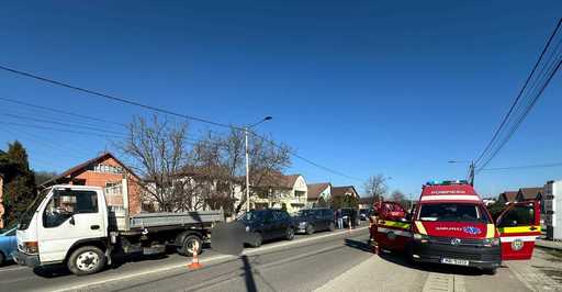 Accident cu 12 persoane implicate, în judeţul Bistriţa-Năsăud / O femeie şi doi copii – de 12 şi 17 ani – transportaţi la spital