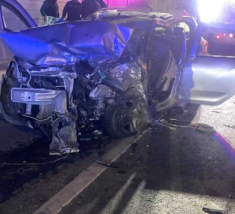 Un bărbat a murit şi alte trei persoane au fost rănite după ce două autoturisme s-au ciocnit, la Piteşti/ Şoferul care ar fi provocat accidentul ar fi fugit, fiind găsit de poliţişti/ El avea o concentraţie de peste 0,8 mg/litru alcool pur în aerul expira