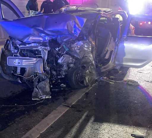 Un bărbat a murit şi alte trei persoane au fost rănite după ce două autoturisme s-au ciocnit, la Piteşti/ Şoferul care ar fi provocat accidentul ar fi fugit, fiind găsit de poliţişti/ El avea o concentraţie de peste 0,8 mg/litru alcool pur în aerul expirat