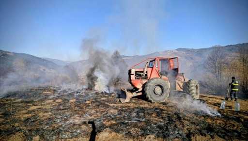 Neamţ: Bărbat cu arsuri, în urma unui incendiu de vegetaţie uscată care s-a extins pe 15 hectare. Pompierii au reuşit să stingă flăcările după o intervenţie care a durat cinci ore - VIDEO
