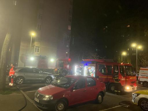 Fum în beciul unui bloc din Satu Mare / 15 persoane, evacuate - FOTO