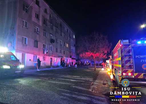 Dâmboviţa: Incendiu într-un apartament din Târgovişte/ Locatari evacuaţi/ Nouă persoane, asistate medical la faţa locului/ O femeie, transportată a spital/ Pompierii au lichidat incendiul şi intervin pentru evacuarea fumului - FOTO