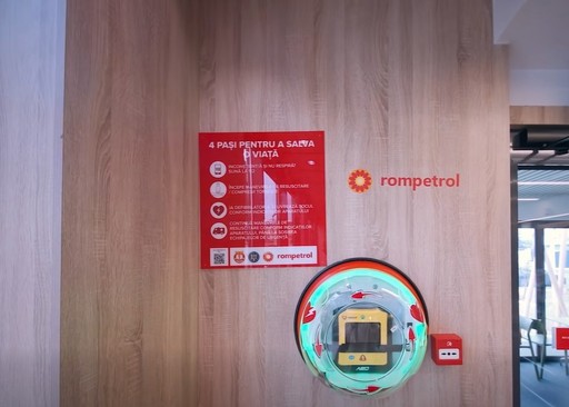 Bucureşti - Bărbat aflat în stop cardio-respirator într-o benzinărie, salvat cu ajutorul defibrilatorului instalat printr-un program derulat de Departamentul pentru Situaţii de Urgenţă şi Fundaţia pentru SMURD - VIDEO