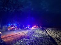 UPDATE - Două autoturisme s-au ciocnit pe DN 15D, în judeţul Neamţ/ Una dintre maşini a luat foc după impact/ Patru persoane au murit, alte trei au fost rănite/ A fost activat Planul Roşu de Intervenţie/ Traficul, blocat