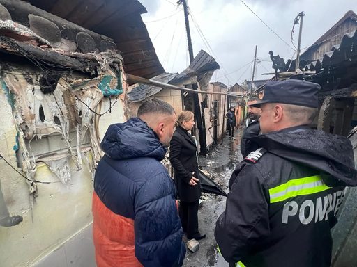 Incendiul din Turda - 21 de locuinţe au fost distruse, iar 65 de persoane au rămas fără adăpost/ Au fost asigurate spaţii temporare de cazare şi servicii de asistenţă socială şi medicală şi se fac demersuri pentru amplasarea de containere echipate