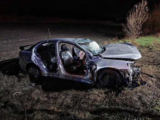 UPDATE - Cluj: Cinci persoane, încarcerate după ce două autoturisme s-au ciocnit/ În total, şapte persoane au fost transportate la spital - FOTO, VIDEO