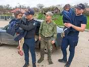 UPDATE - Cele două fetiţe din Târnăveni dispărute cu o zi în urmă au fost găsite de un pădurar, într-o zonă izolată/ Ele au fost duse la Spitalul de Pediatrie/ Silvicultor: Plângeau şi erau îngheţate. Acum sunt bine  - VIDEO